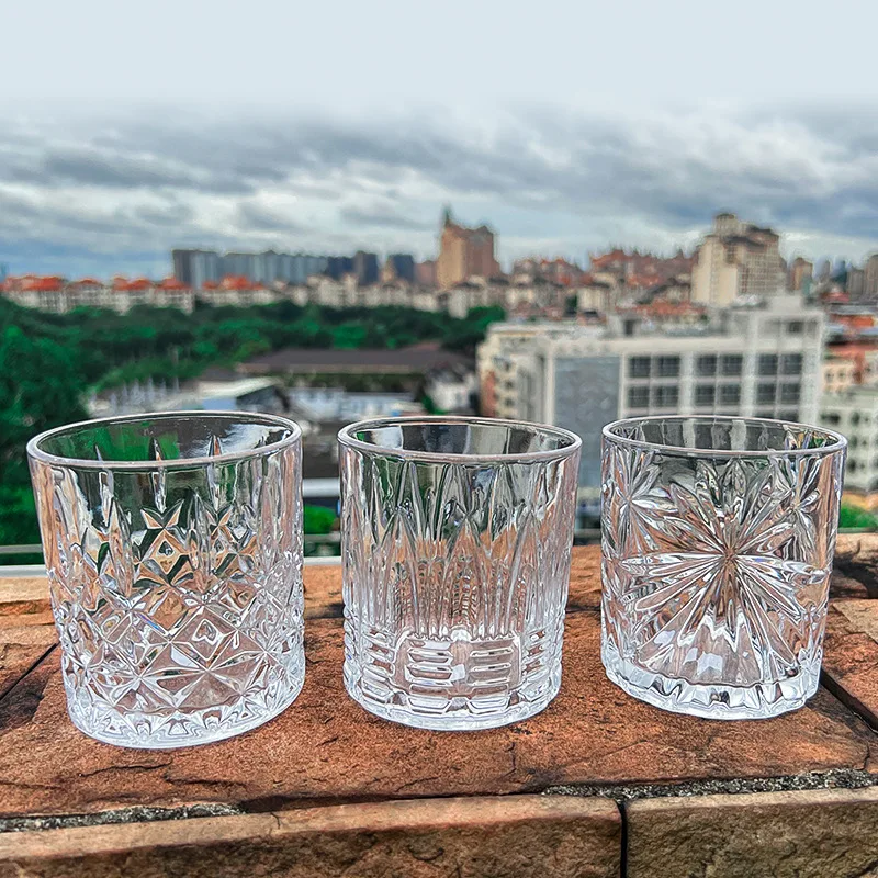 Wine Beer And Spirit - Bicchiere da whisky in rilievo da